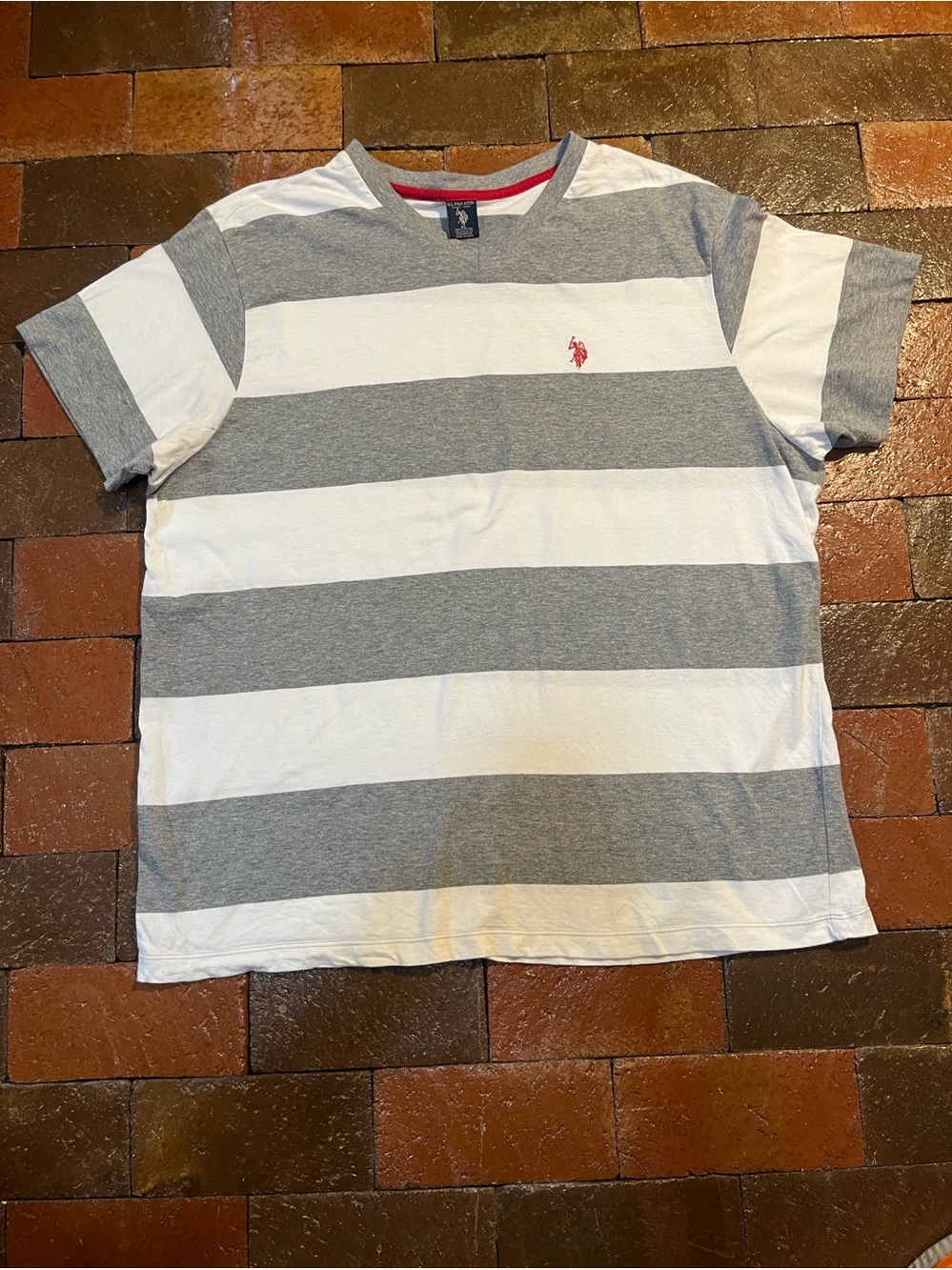 US POLO ASSN XL men’s short sleeve, V-neck Tee shirt gray and white 3219